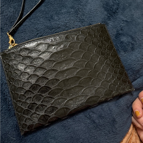 Eric Javits Snake Skin Black Clutch with Gold Zipper Clutch 9x6 - Picture 4 of 6